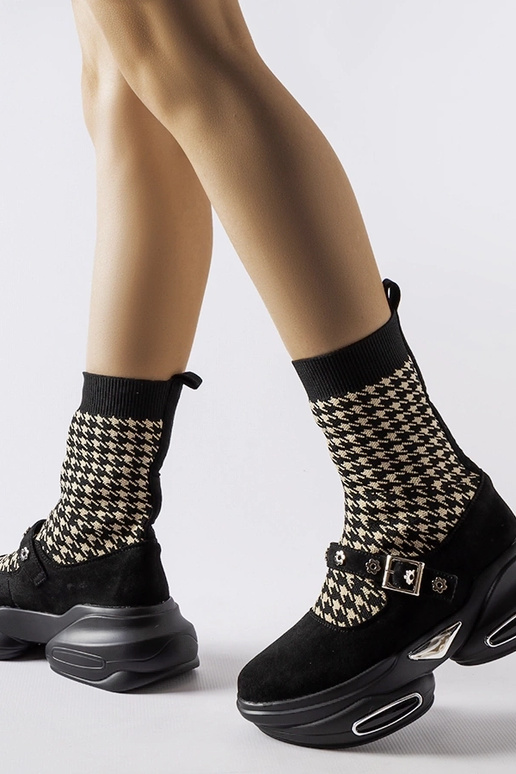 Ivani mustad hagijahambulised poolsaapad