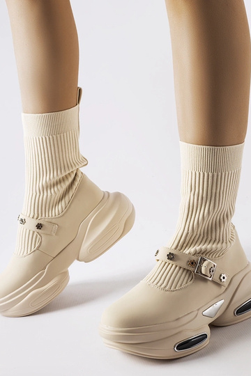 Ivana kreemjas poolsaapad...