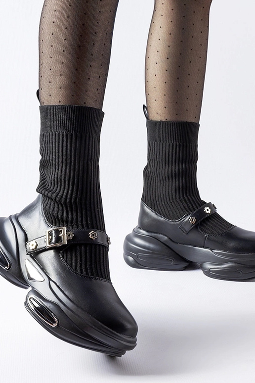 Ivana mustad sokisaapad