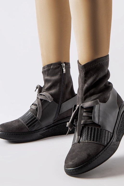 Hallid kiilkontsaga Spoleto sokisaapad