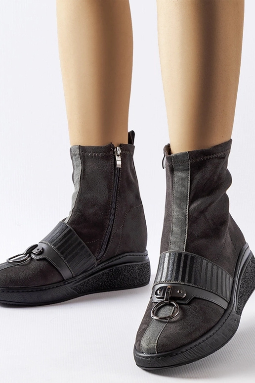 Halli sokijalatsid platvormil,...