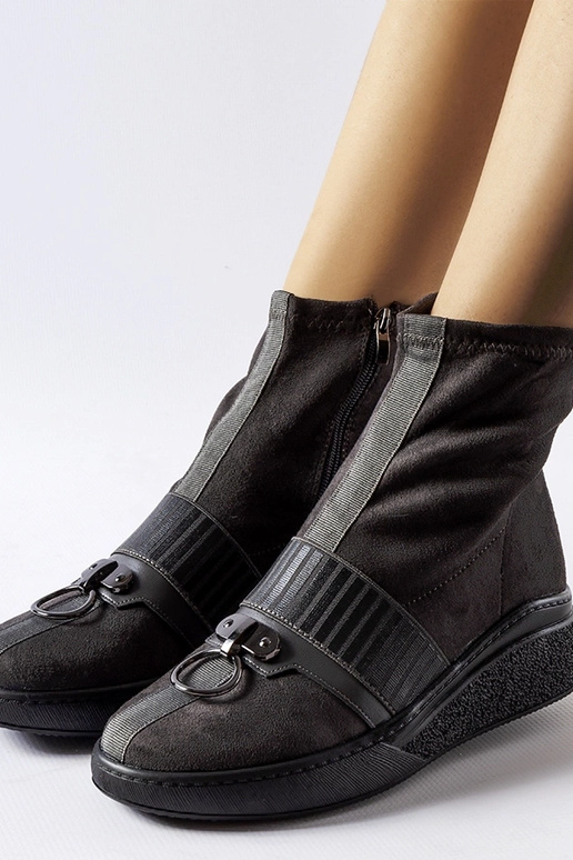 Halli sokijalatsid platvormil,...