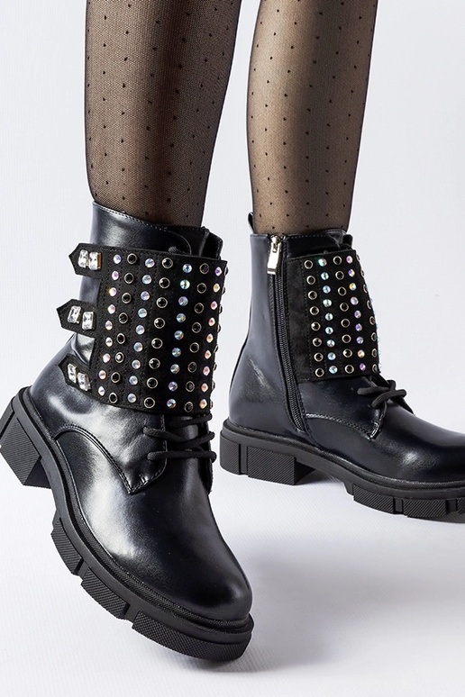 Cento tsirkoonidega kaunistatud...