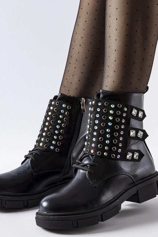 Cento tsirkoonidega kaunistatud...