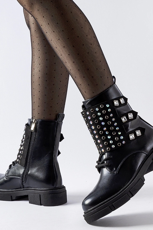 Cento tsirkoonidega kaunistatud...