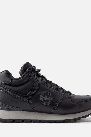 Mustad soojad saapad, „Lee...