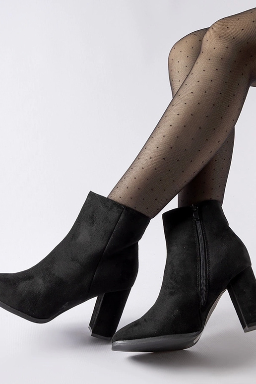 Mustad Torricelli kontsaga poolsaapad