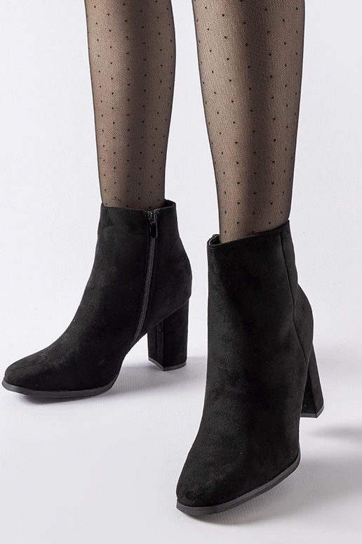 Mustad Torricelli kontsaga poolsaapad