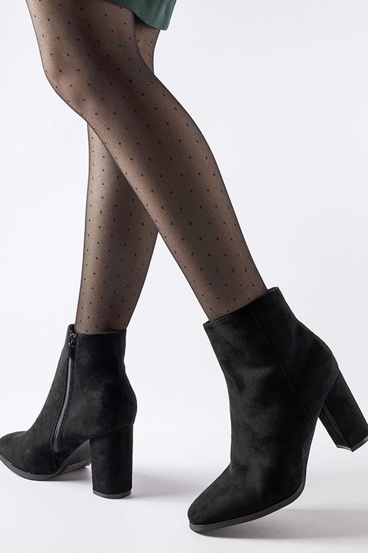 Mustad Torricelli kontsaga poolsaapad