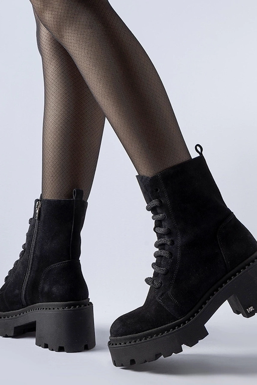 Mustad talvematrjalid kontsaga, Karino