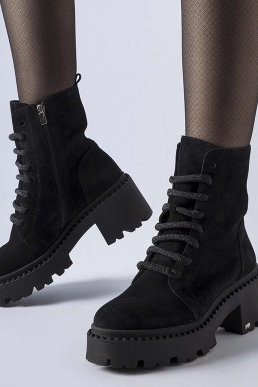 Mustad talvematrjalid kontsaga, Karino