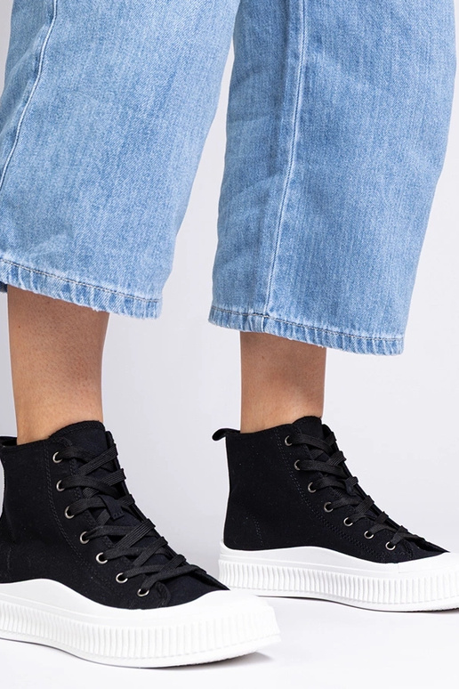 Mustad kõrged kingad platvormil,...