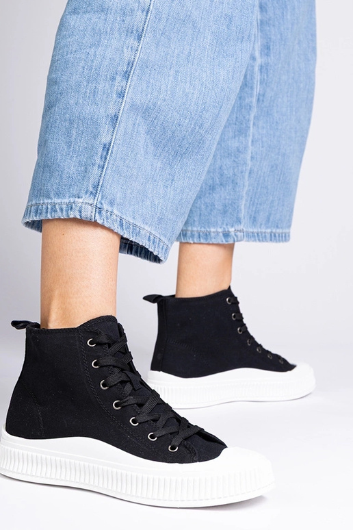 Mustad kõrged kingad platvormil,...