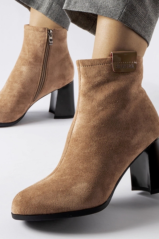 Kuldse värvi elegantsed saapad...