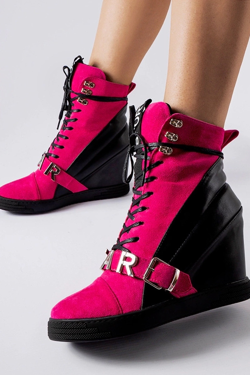 Roosa-mustad spordijalatsid...