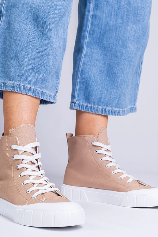 Pruunid kingad pahkluuni, „Citta"