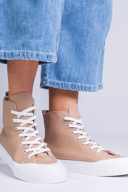 Pruunid kingad pahkluuni, „Citta"