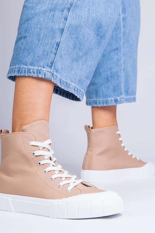 Pruunid kingad pahkluuni, „Citta"