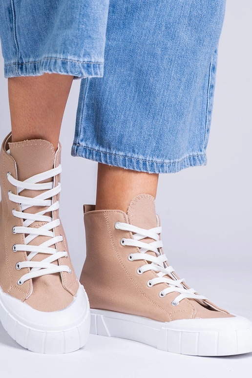 Pruunid kingad pahkluuni, „Citta"