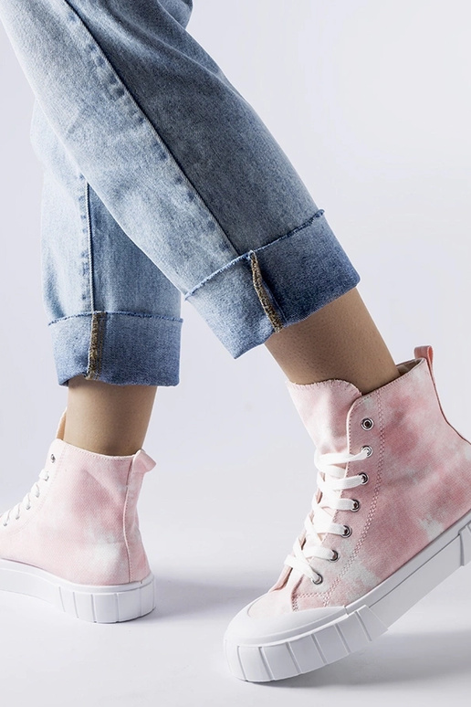 Roosad kingad pahkluuni, „Citta"