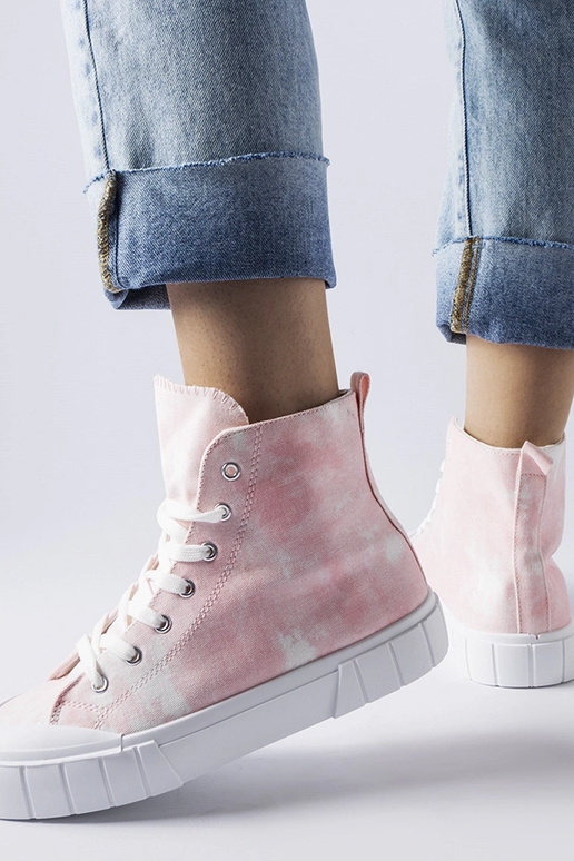 Roosad kingad pahkluuni, „Citta"