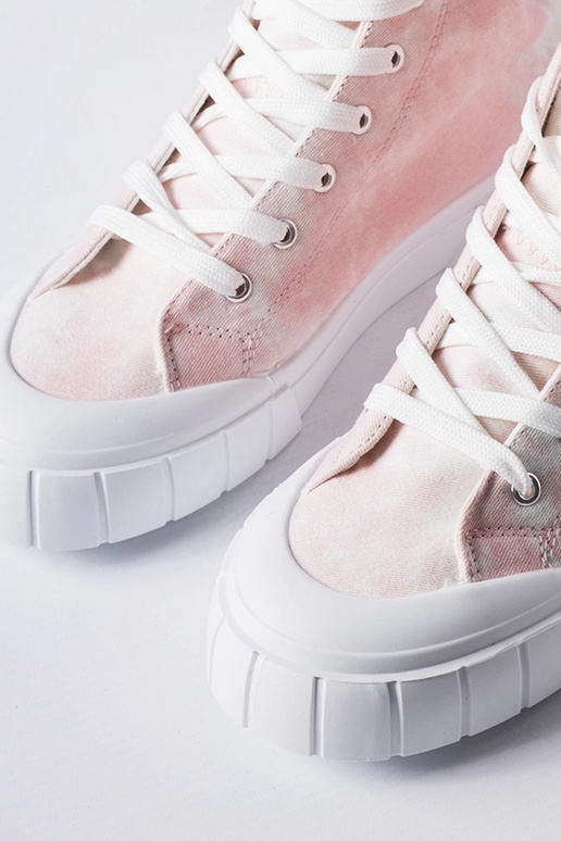 Roosad kingad pahkluuni, „Citta"