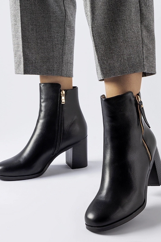 Musta soojustusega klassikalised...