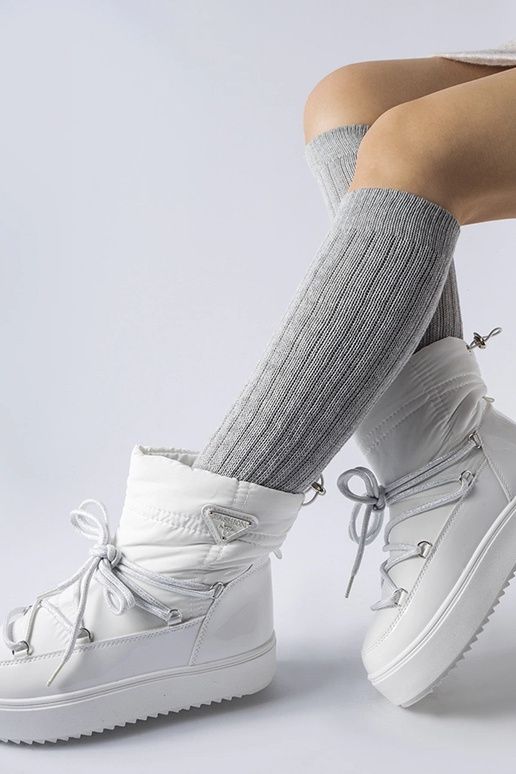 Valged soojustusega lumesaapad...