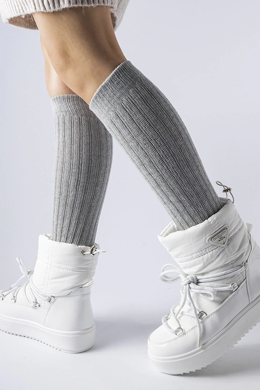 Valged soojustusega lumesaapad...