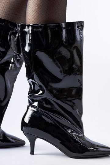 Mustad madala kontsaga...