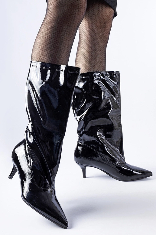 Mustad madala kontsaga saapad Clinton