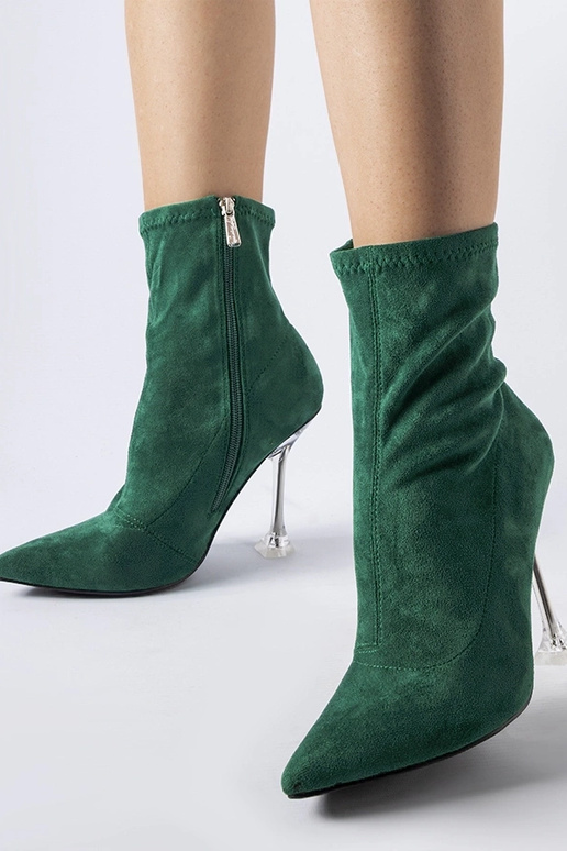 rohelised kaunistatud kontsasaapad...