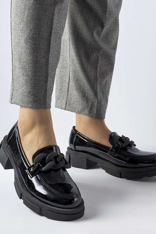 mustad lakknahast mokasiinid kettiga...