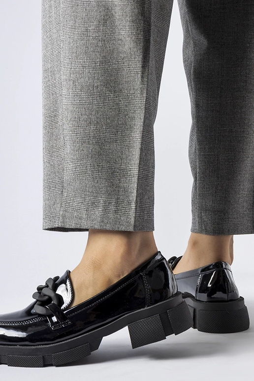 mustad lakknahast mokasiinid kettiga...