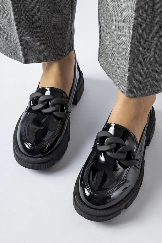 mustad lakknahast mokasiinid kettiga...