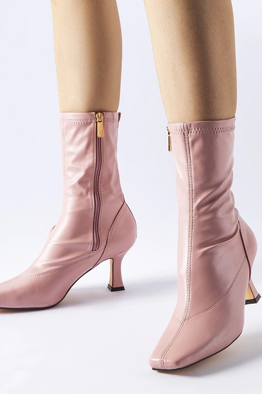 Roosad madala kontsaga poolsaapad...