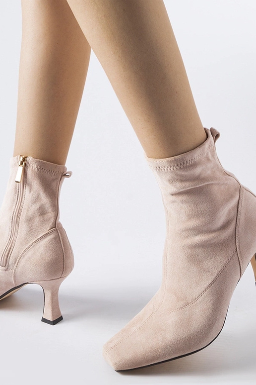 Roosad madala kontsaga poolsaapad...