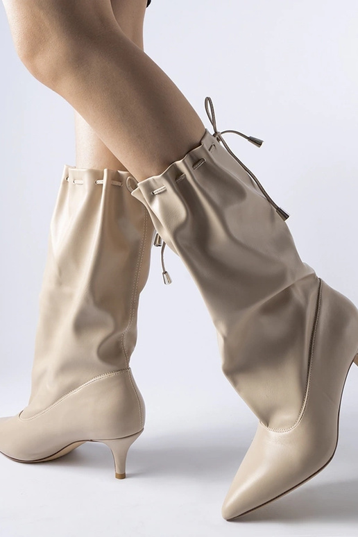 Beežid madala kontsaga saapad Deserres