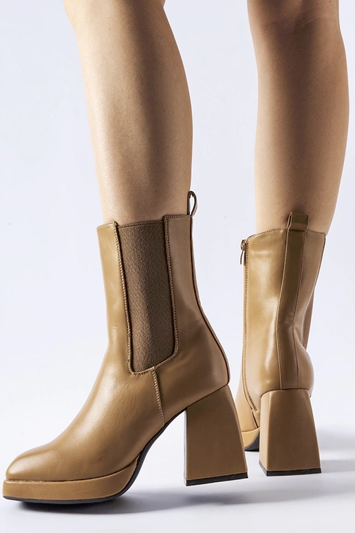 Pruunid soojustatud poolsaapad...