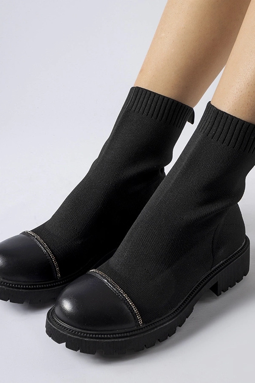 Musta Vaili kivist sokisaapad