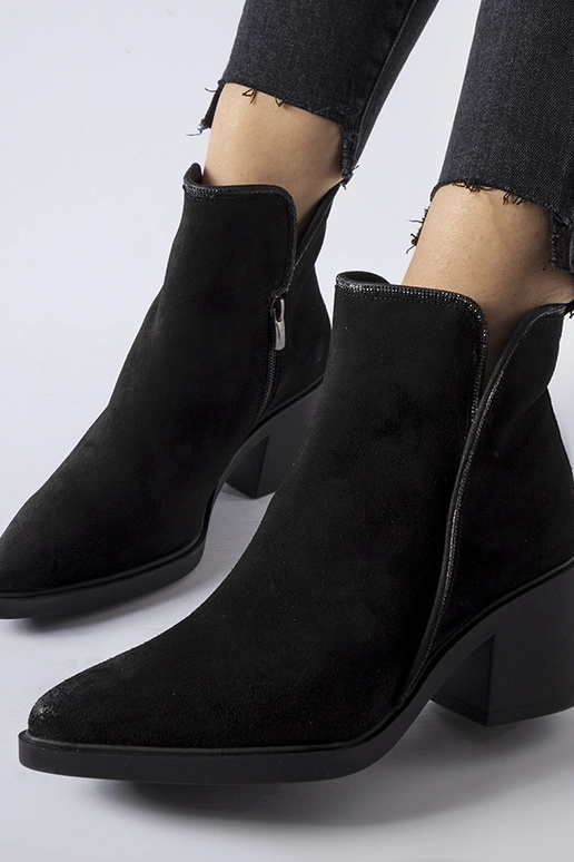 Karino mustad sametised kontsaga botid