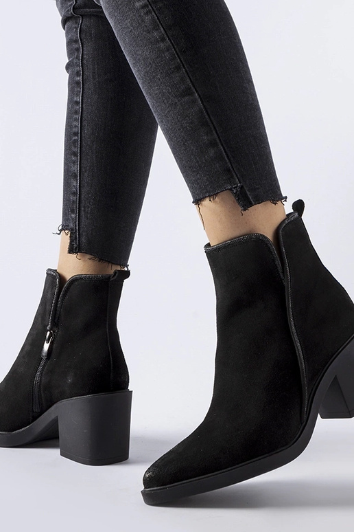 Karino mustad sametised kontsaga botid