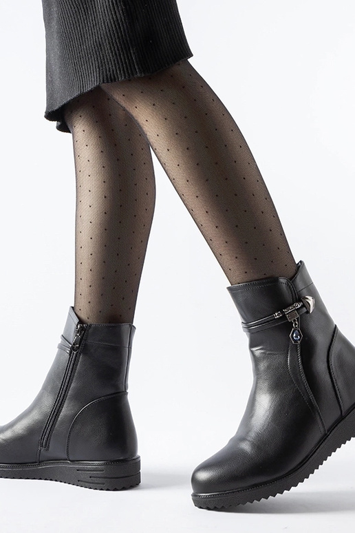 Nola mustad sooja voodriga botid...