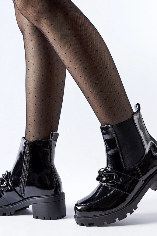 Mustad lakknahast soojustatud saapad...