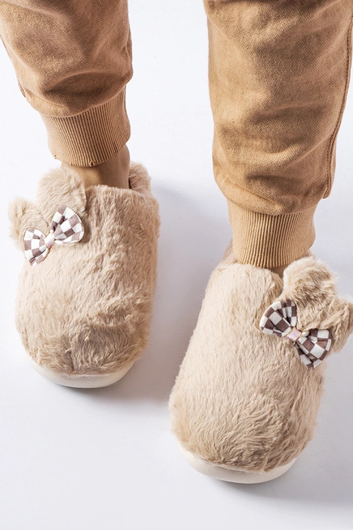 Beežid isoleeritud naiste kõrvadega...