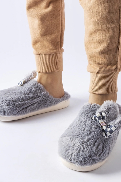 Hallid isoleeritud naiste kõrvadega...