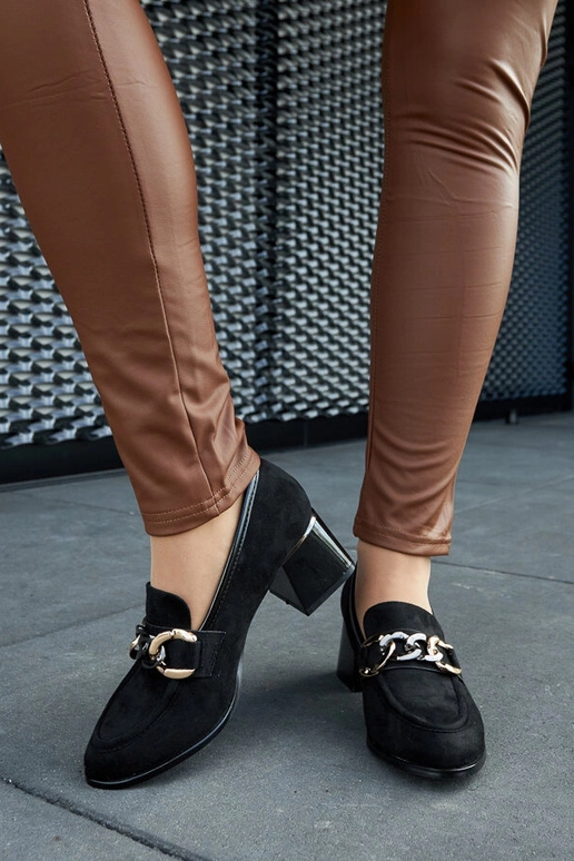 Mustad jalanõud plokk-kandiga...