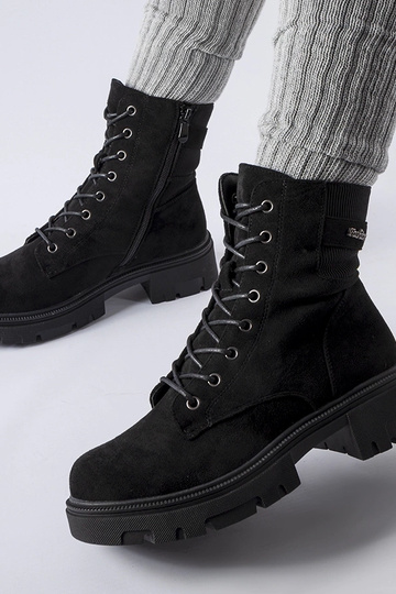 Mustad pehmelt isoleeritud... 2