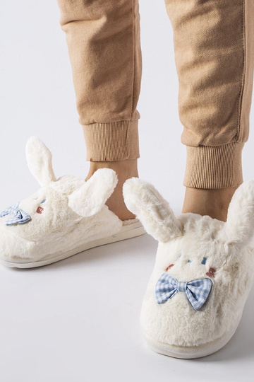 Valged kõrvade ja kaarega...