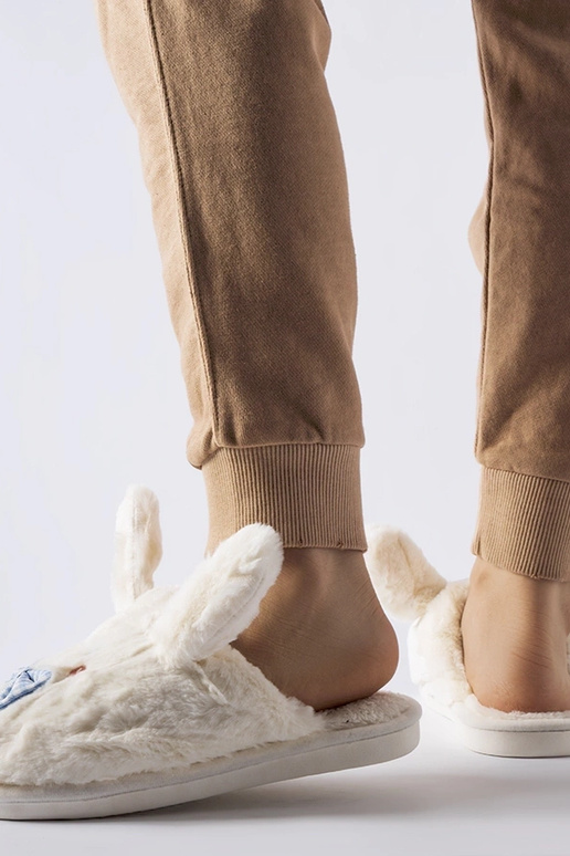 Valged kõrvade ja kaarega sussid Bruna